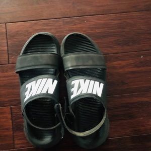 nike sandels